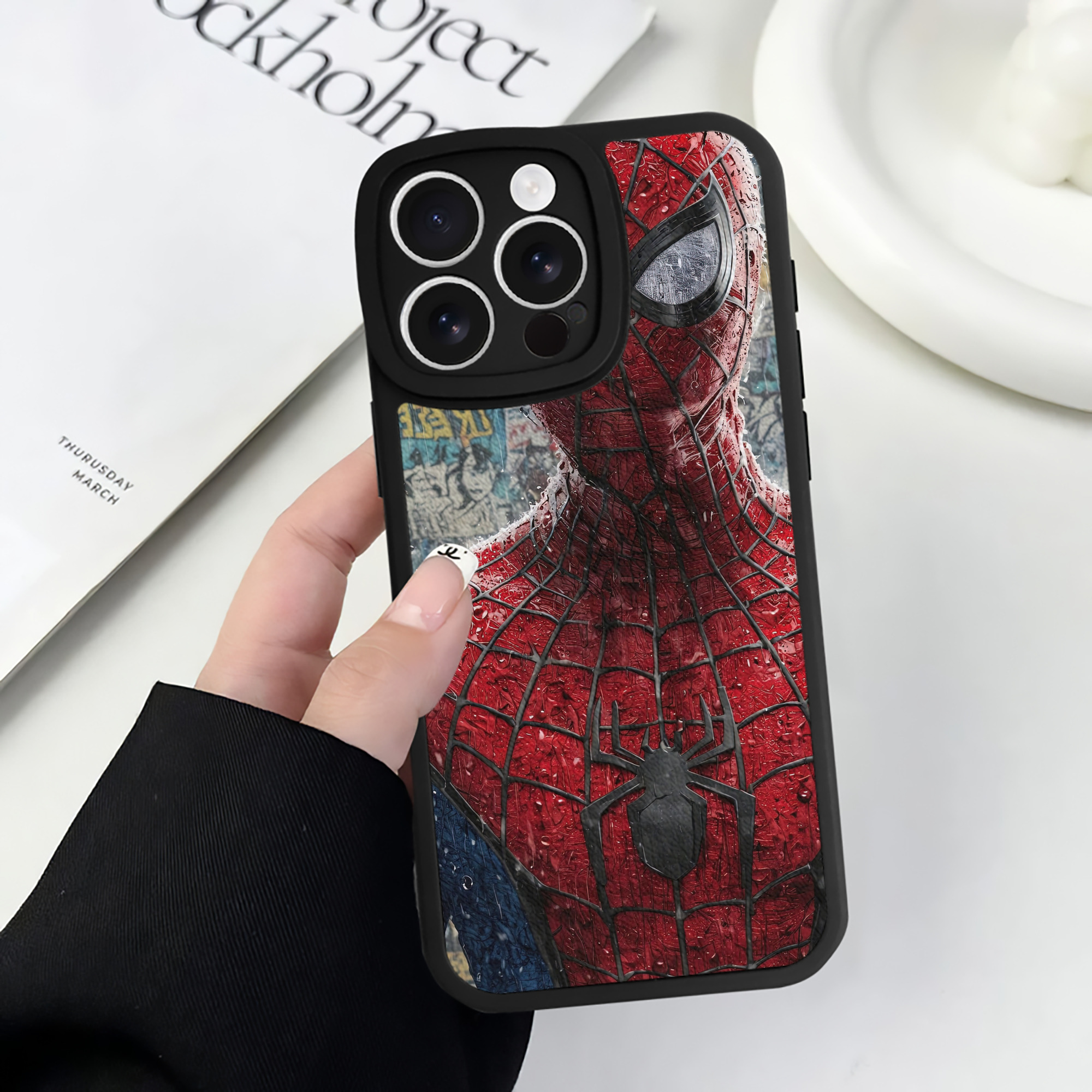 （画像用） Spider Man スパイダーマン 【iPhone 16シリーズ対応】シリコンスマホケース（レザー調） 材質：シリコン